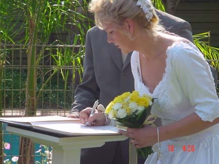 AUST NT AliceSprings 2002OCT19 Wedding SYMONS Photos Lyall 019